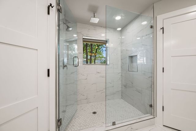 2335 Los Robles Street, Grapevine, TX 76051
