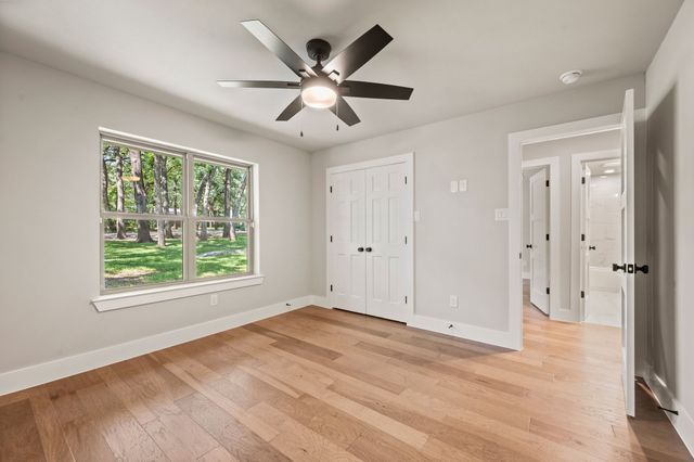 2335 Los Robles Street, Grapevine, TX 76051