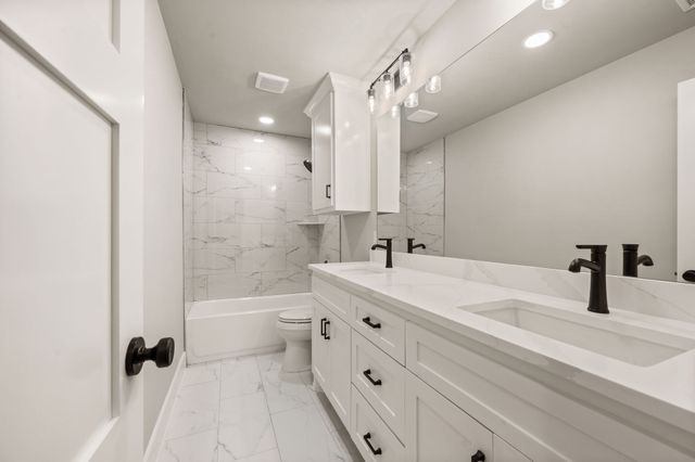 2335 Los Robles Street, Grapevine, TX 76051