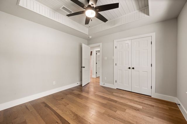 2335 Los Robles Street, Grapevine, TX 76051