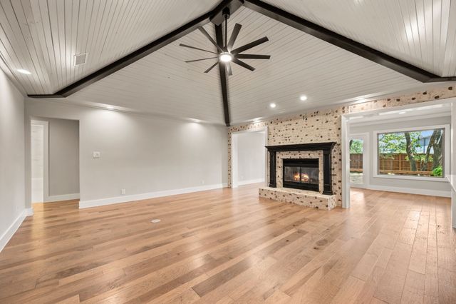 2335 Los Robles Street, Grapevine, TX 76051