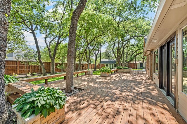 2335 Los Robles Street, Grapevine, TX 76051
