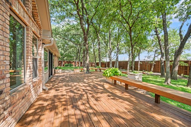2335 Los Robles Street, Grapevine, TX 76051