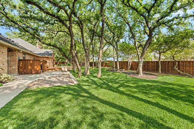 2335 Los Robles Street, Grapevine, TX 76051