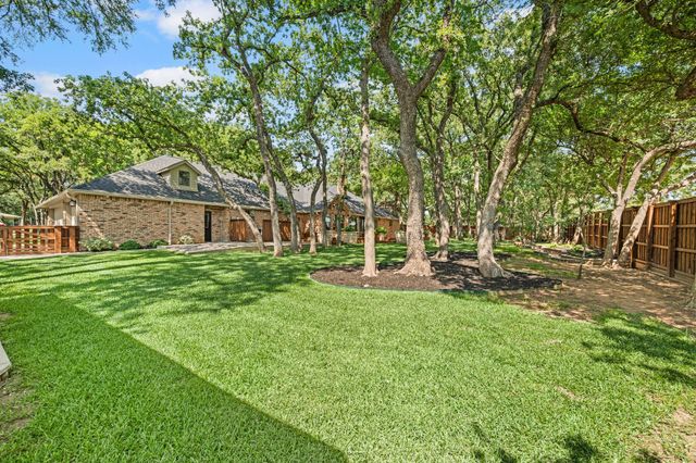 2335 Los Robles Street, Grapevine, TX 76051