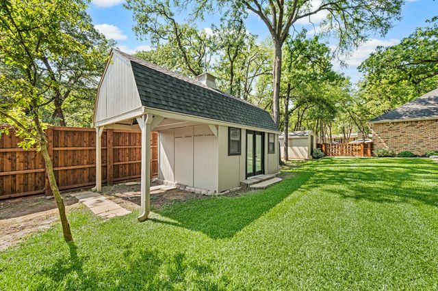 2335 Los Robles Street, Grapevine, TX 76051