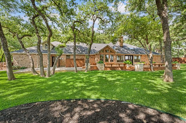 2335 Los Robles Street, Grapevine, TX 76051