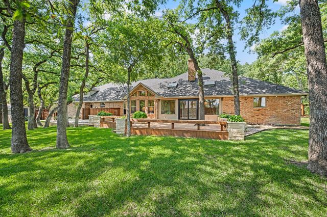2335 Los Robles Street, Grapevine, TX 76051