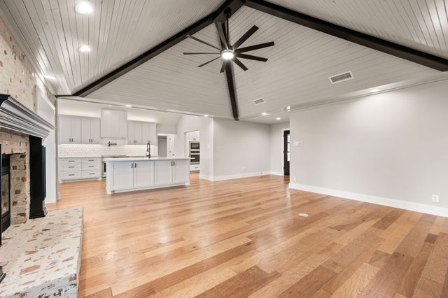 2335 Los Robles Street, Grapevine, TX 76051