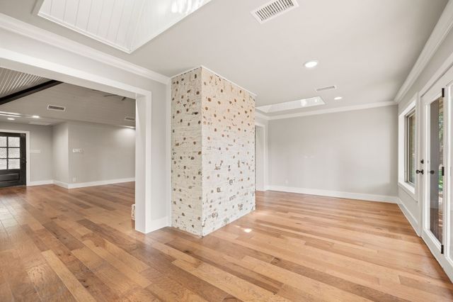 2335 Los Robles Street, Grapevine, TX 76051