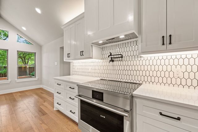 2335 Los Robles Street, Grapevine, TX 76051