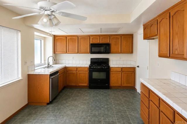 1880 Paradise Valley Court, Tracy, CA 95376