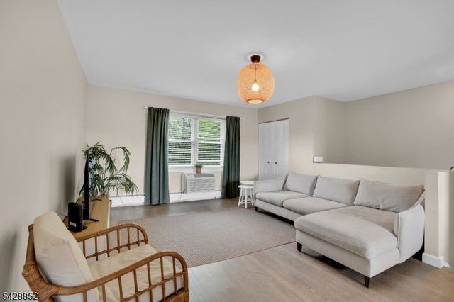 1152 Valley Rd 2B, Wayne Twp., NJ 07470