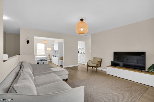 1152 Valley Rd 2B, Wayne Twp., NJ 07470