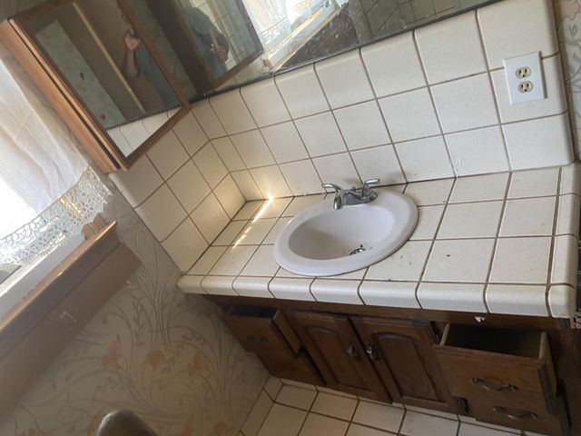 1343 N Esther Way, Fresno, CA 93728