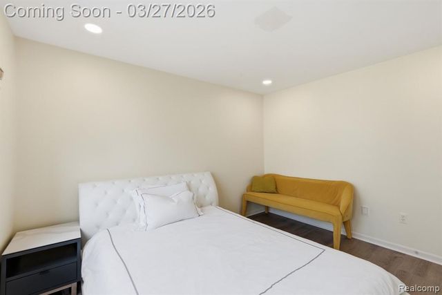 22432 Pointe Drive, Saint Clair Shores, MI 48081