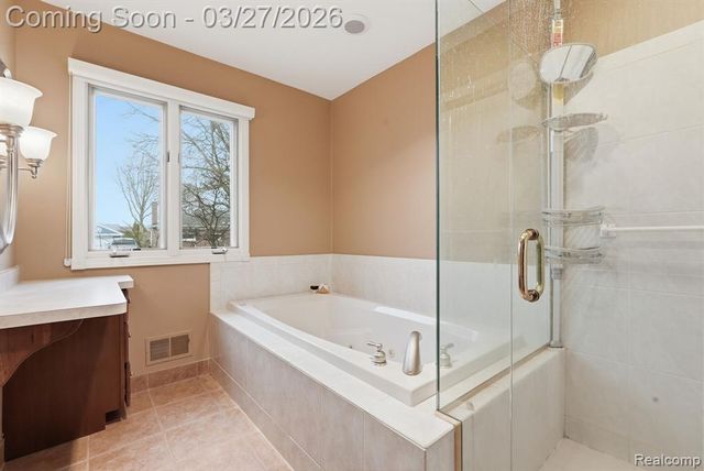 22432 Pointe Drive, Saint Clair Shores, MI 48081