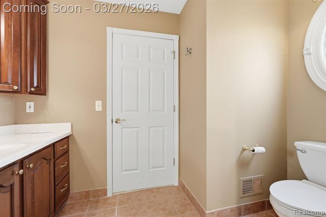 22432 Pointe Drive, Saint Clair Shores, MI 48081