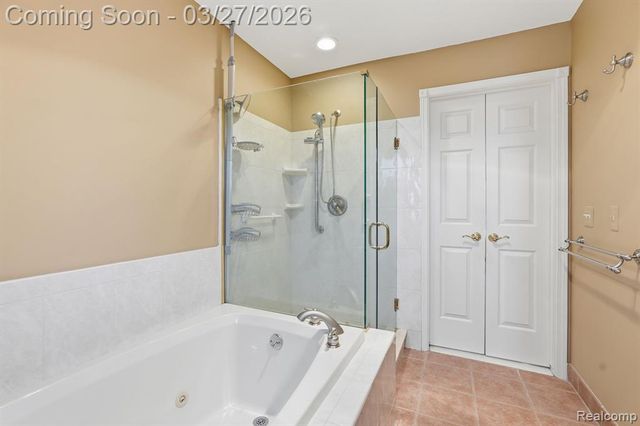 22432 Pointe Drive, Saint Clair Shores, MI 48081