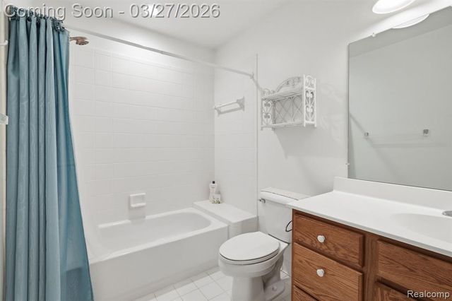 22432 Pointe Drive, Saint Clair Shores, MI 48081