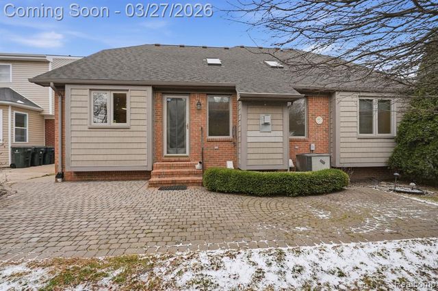22432 Pointe Drive, Saint Clair Shores, MI 48081