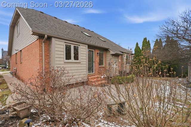 22432 Pointe Drive, Saint Clair Shores, MI 48081