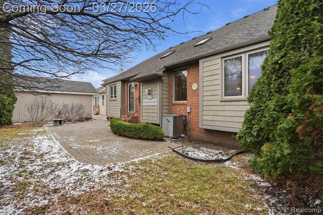 22432 Pointe Drive, Saint Clair Shores, MI 48081