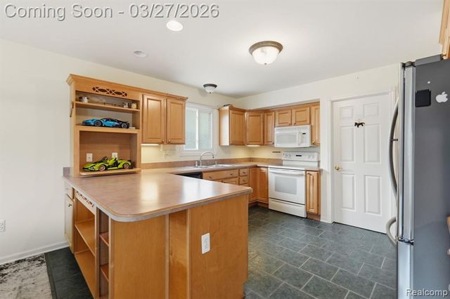 22432 Pointe Drive, Saint Clair Shores, MI 48081