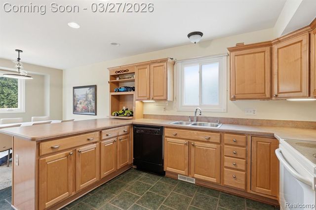 22432 Pointe Drive, Saint Clair Shores, MI 48081