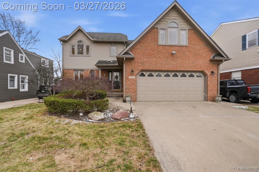 22432 Pointe Drive, Saint Clair Shores, MI 48081