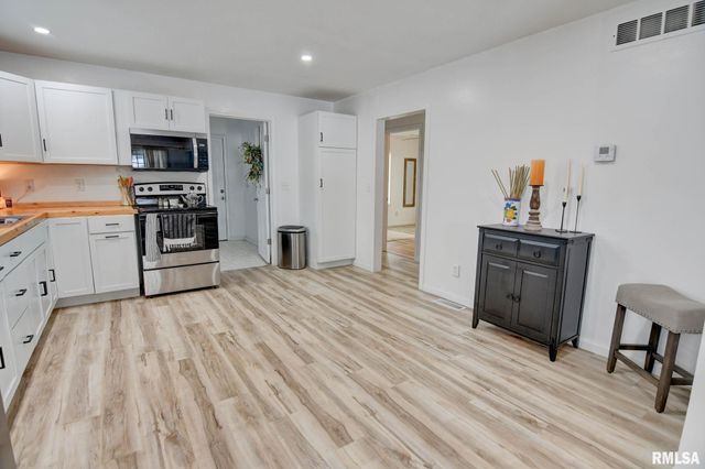 904 W VANDEVER Street, Taylorville, IL 62568