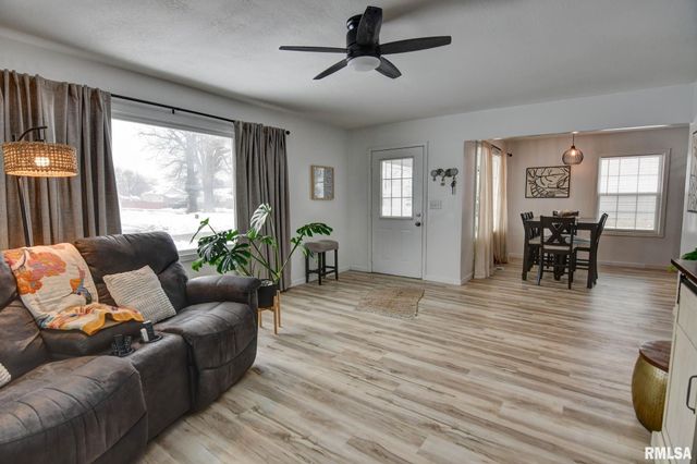 904 W VANDEVER Street, Taylorville, IL 62568