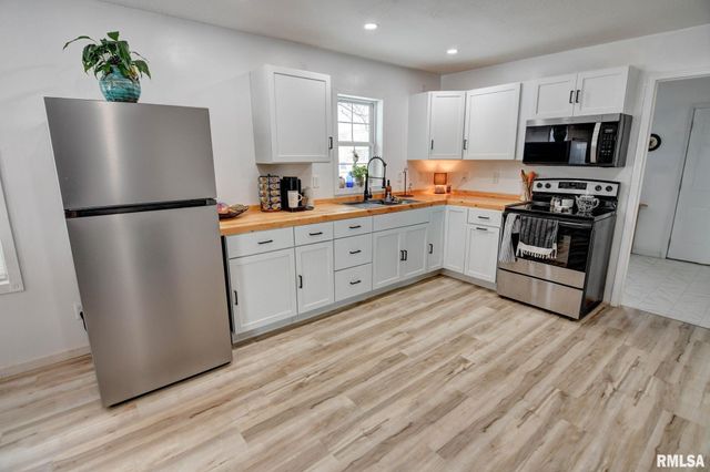 904 W VANDEVER Street, Taylorville, IL 62568