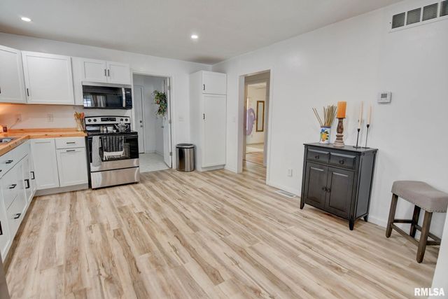 904 W VANDEVER Street, Taylorville, IL 62568