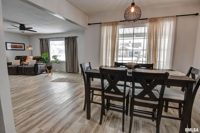 904 W VANDEVER Street, Taylorville, IL 62568