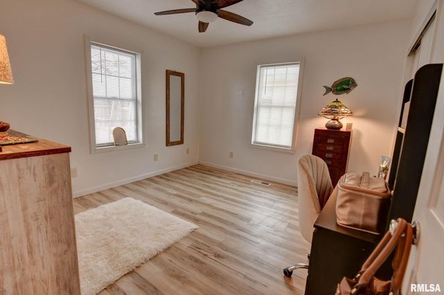 904 W VANDEVER Street, Taylorville, IL 62568