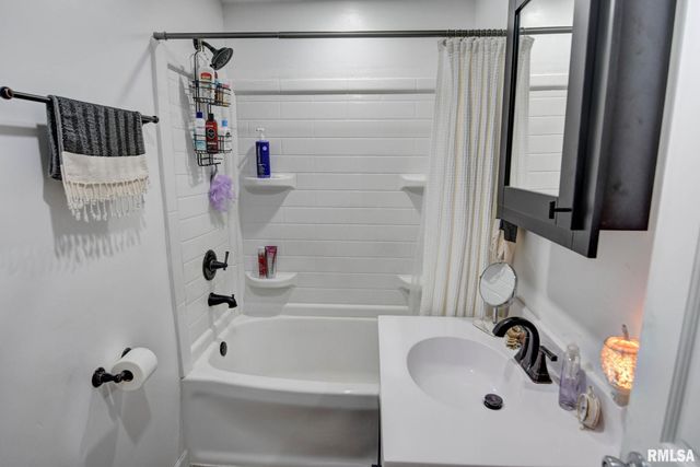 904 W VANDEVER Street, Taylorville, IL 62568