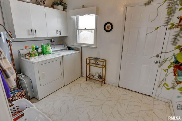 904 W VANDEVER Street, Taylorville, IL 62568