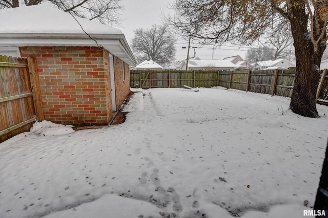 904 W VANDEVER Street, Taylorville, IL 62568