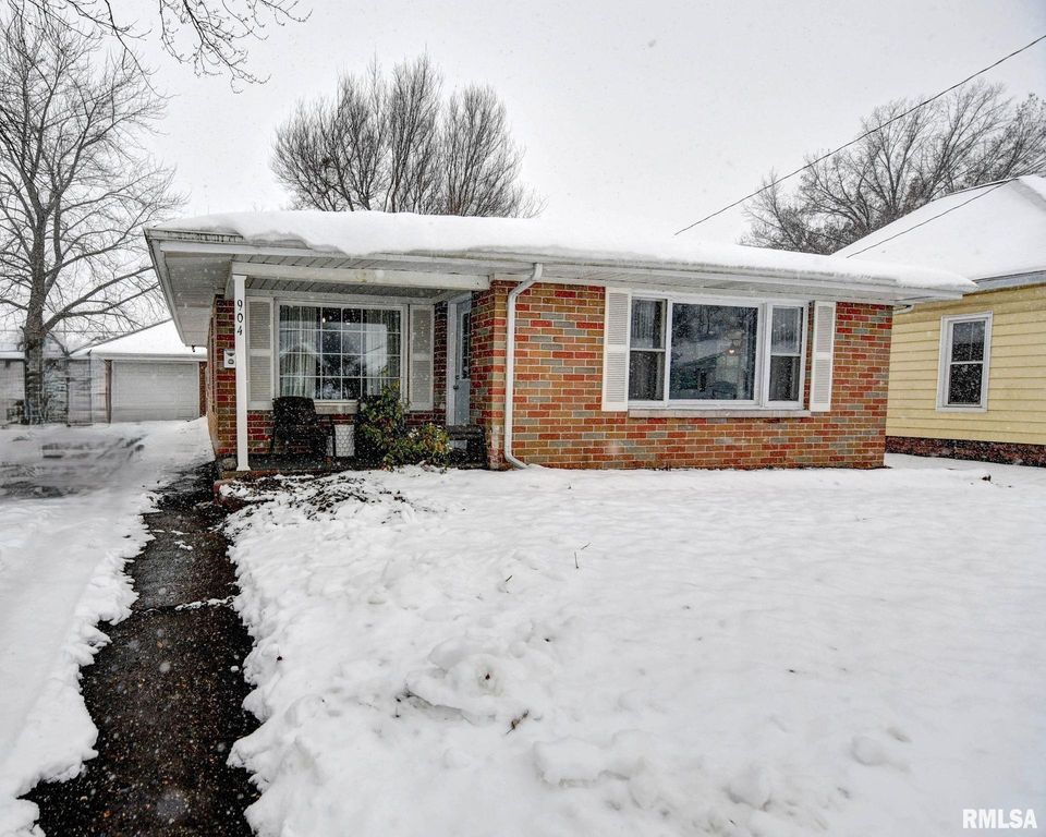 904 W VANDEVER Street, Taylorville, IL 62568