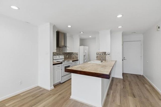 4011 Nasa Rd 1 306, Seabrook, TX 77586