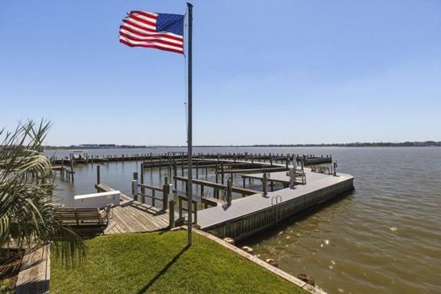 4011 Nasa Rd 1 306, Seabrook, TX 77586