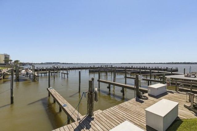 4011 Nasa Rd 1 306, Seabrook, TX 77586