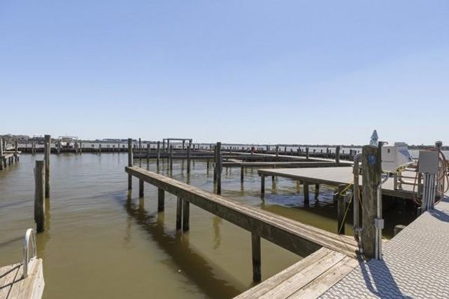 4011 Nasa Rd 1 306, Seabrook, TX 77586