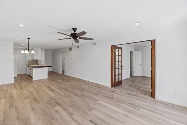 4011 Nasa Rd 1 306, Seabrook, TX 77586