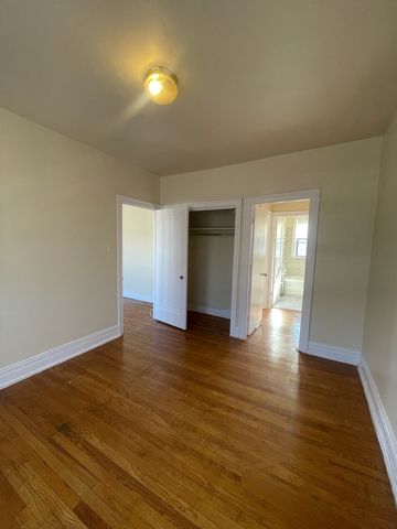 109 E 68th Street 2B, Chicago, IL 60637