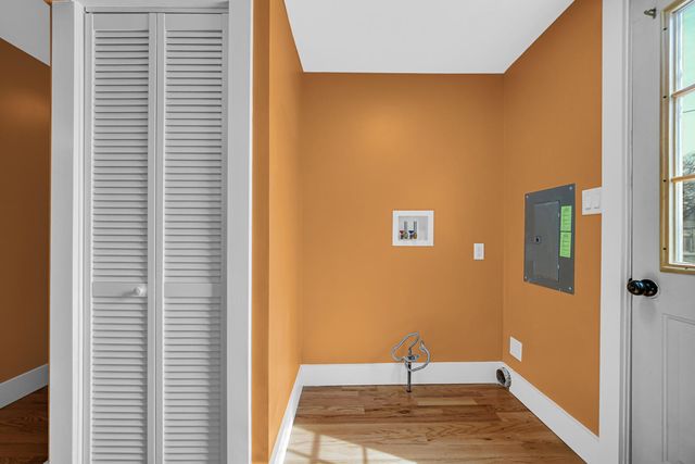 93 Lincoln Avenue, Hobart, IN 46342