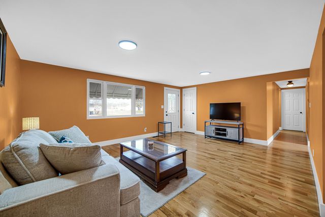 93 Lincoln Avenue, Hobart, IN 46342