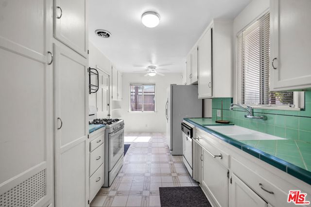 8900 Amigo Avenue, Northridge, CA 91324