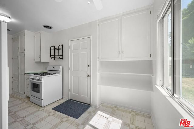 8900 Amigo Avenue, Northridge, CA 91324